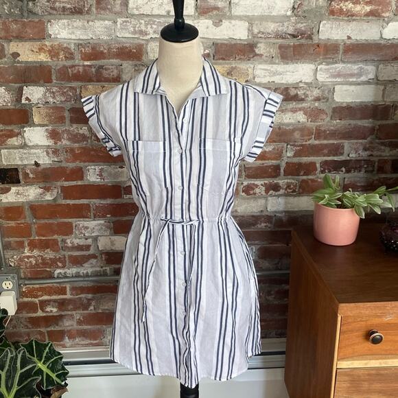 Japna Dresses & Skirts - Japna White and Navy Blue Cinched Waist Short Sleeve Button Down Dress Size XS